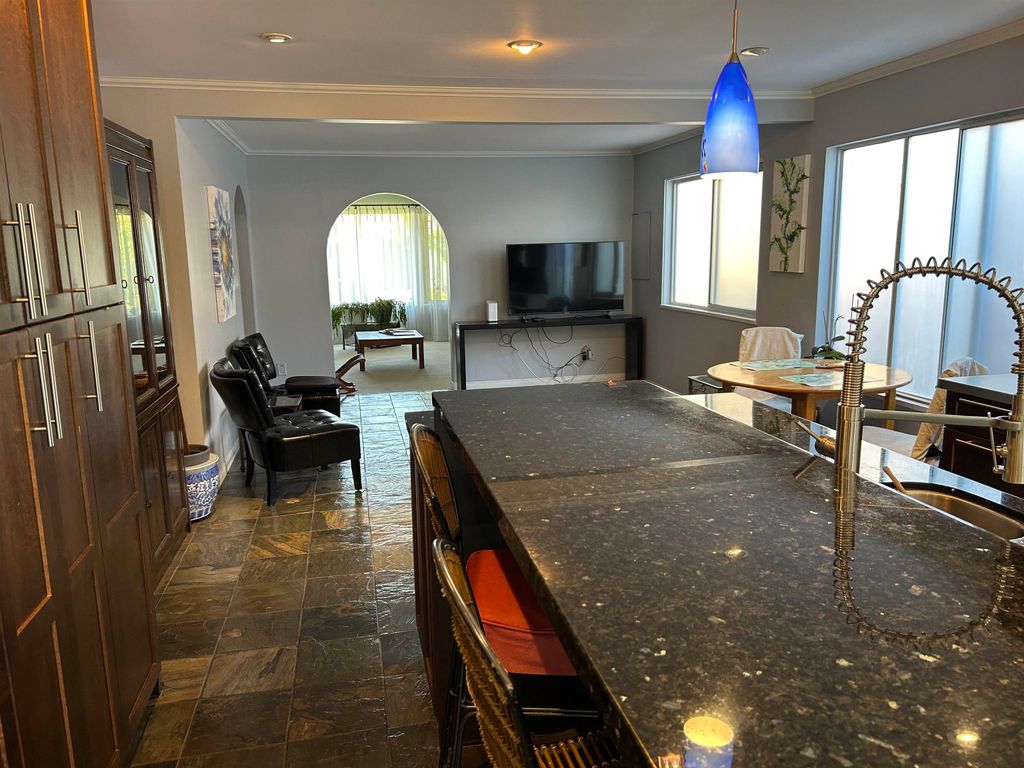 listing image 1102323869291407968