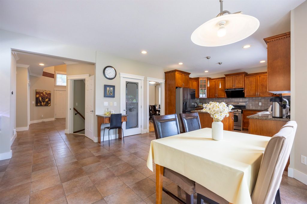 listing image 1105677823171240897