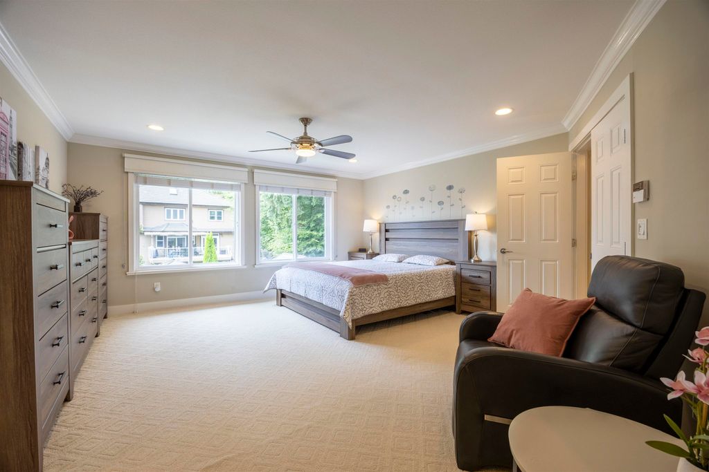 listing image 1101796429233501107