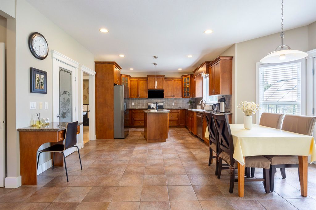 listing image 1108411407256216833