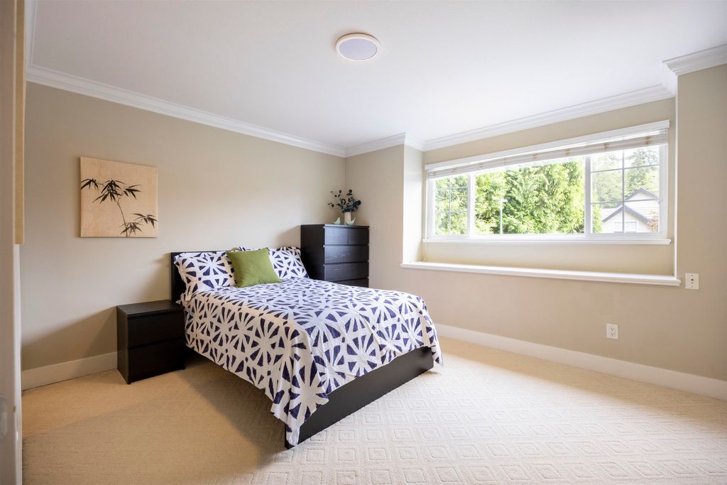 listing image 1109297545347824192