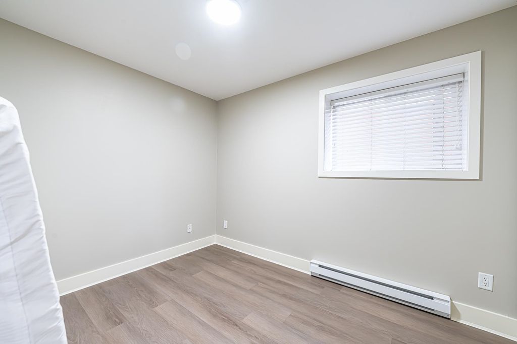 listing image 1105356565203802213