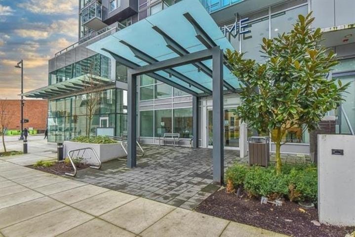 Photo of 13438 Central Avenue #1501, Surrey, BC V3T 0N2 (MLS # R3149494)