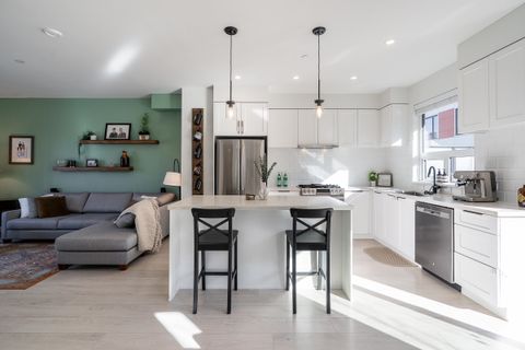 3021 St George Street 101 Port Moody BC V3H 0K3