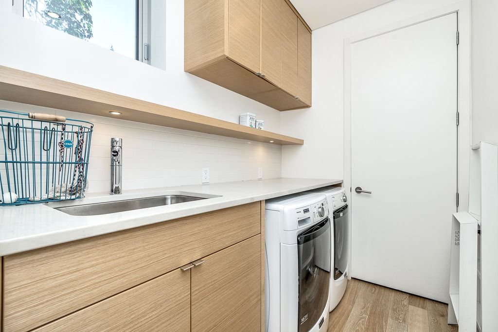 listing image 1109822921904270633