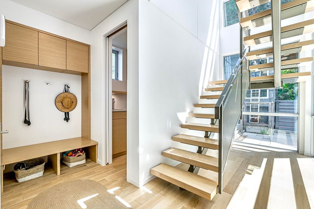 listing image 1108487303722244099
