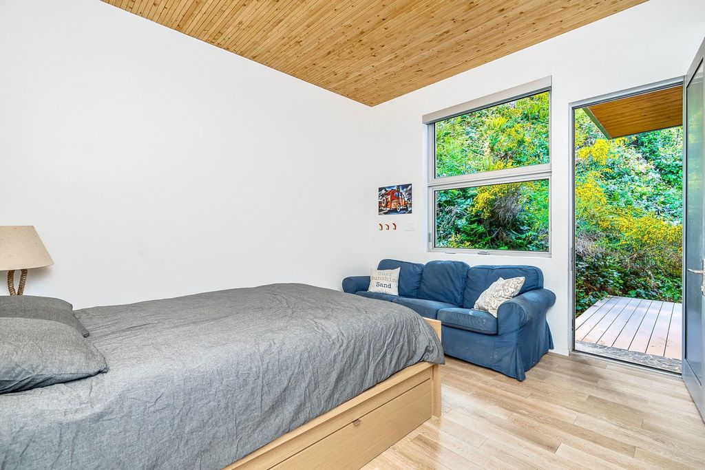 listing image 1106420484284120064