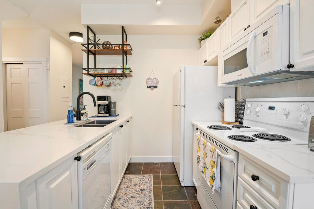 listing image 1103771236133494555