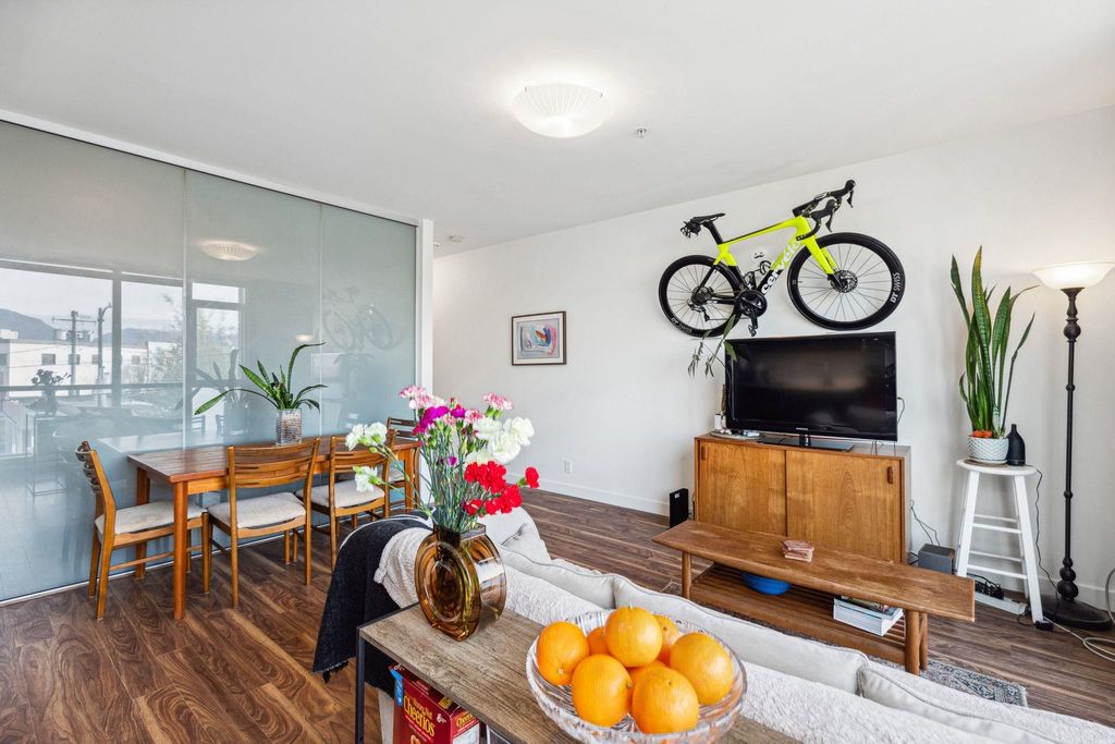 listing image 1102277583632697571