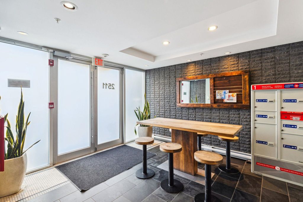 listing image 1102648163471502178