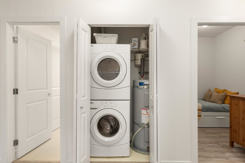 listing image 1103852296664568414