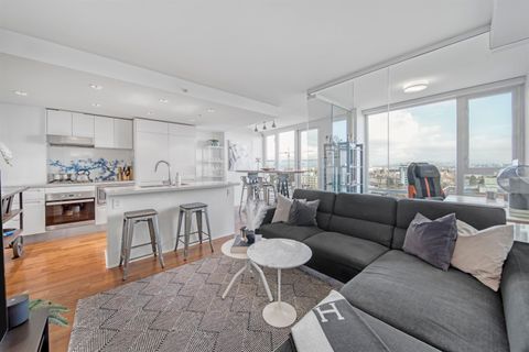 188 Keefer Street PH7 Vancouver BC V6A 0E3