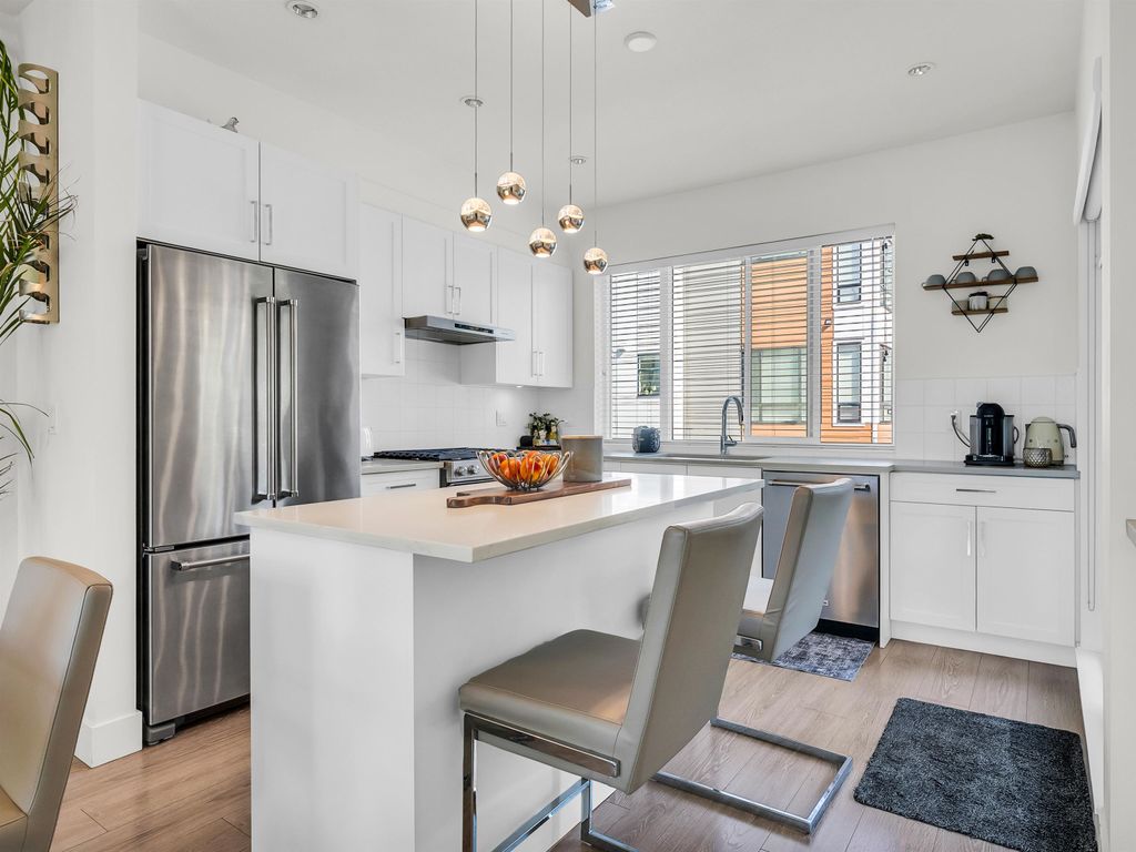 listing image 1101486732628094661