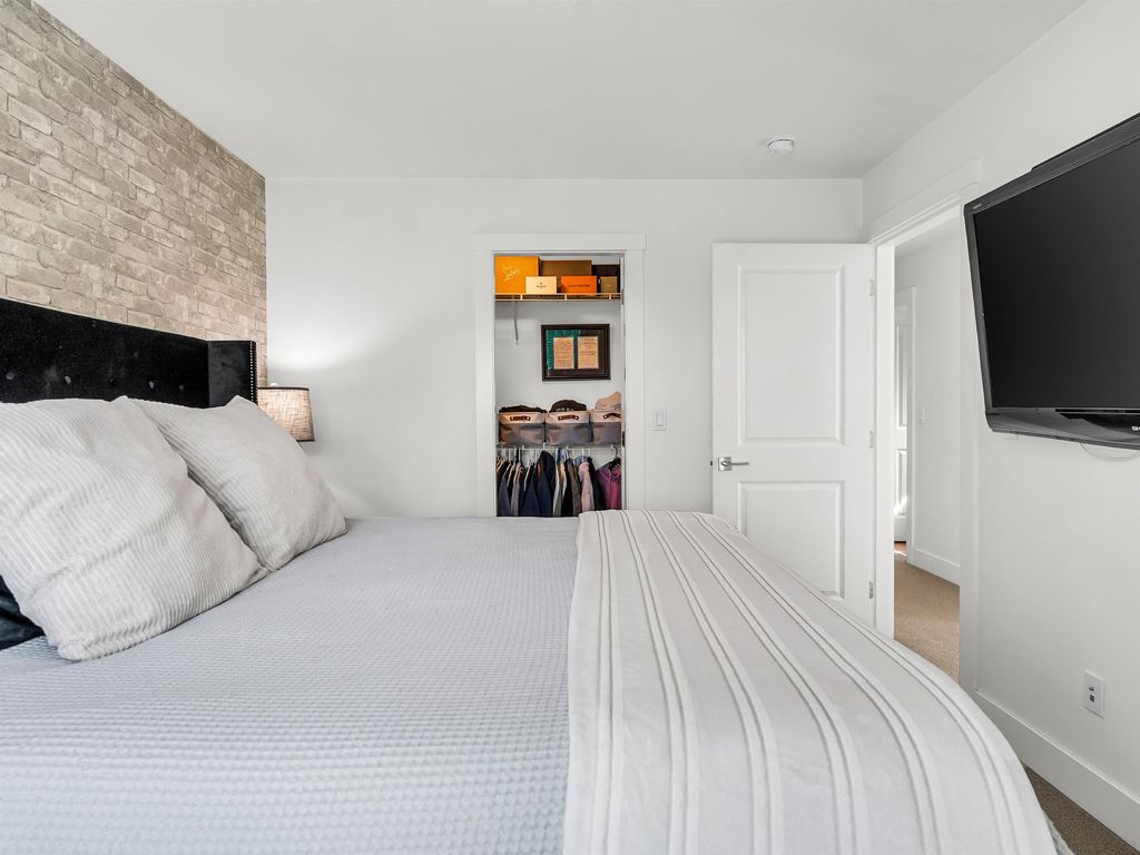 listing image 1108511062810901768