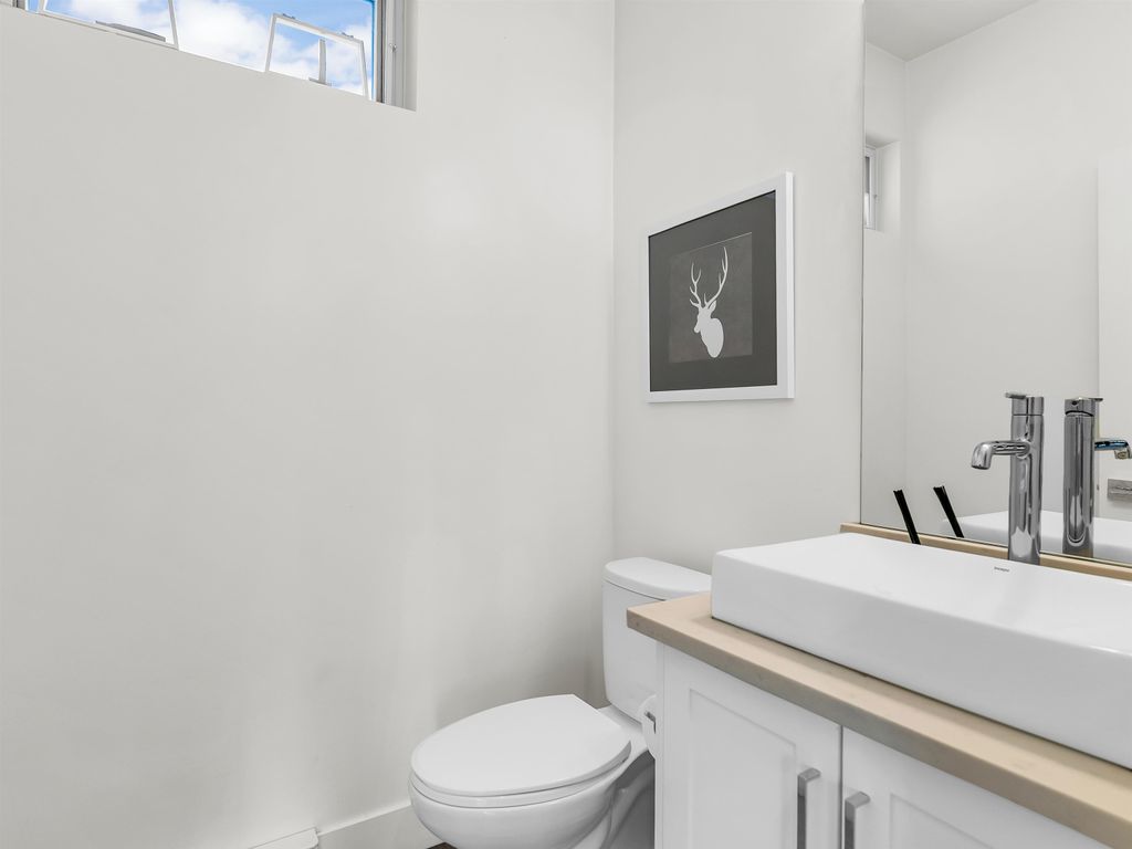 listing image 1109758775235949020