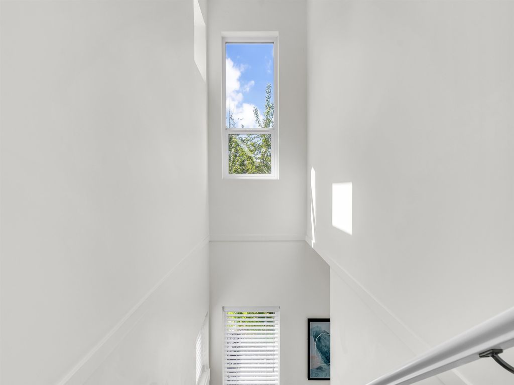 listing image 1103919707557545296