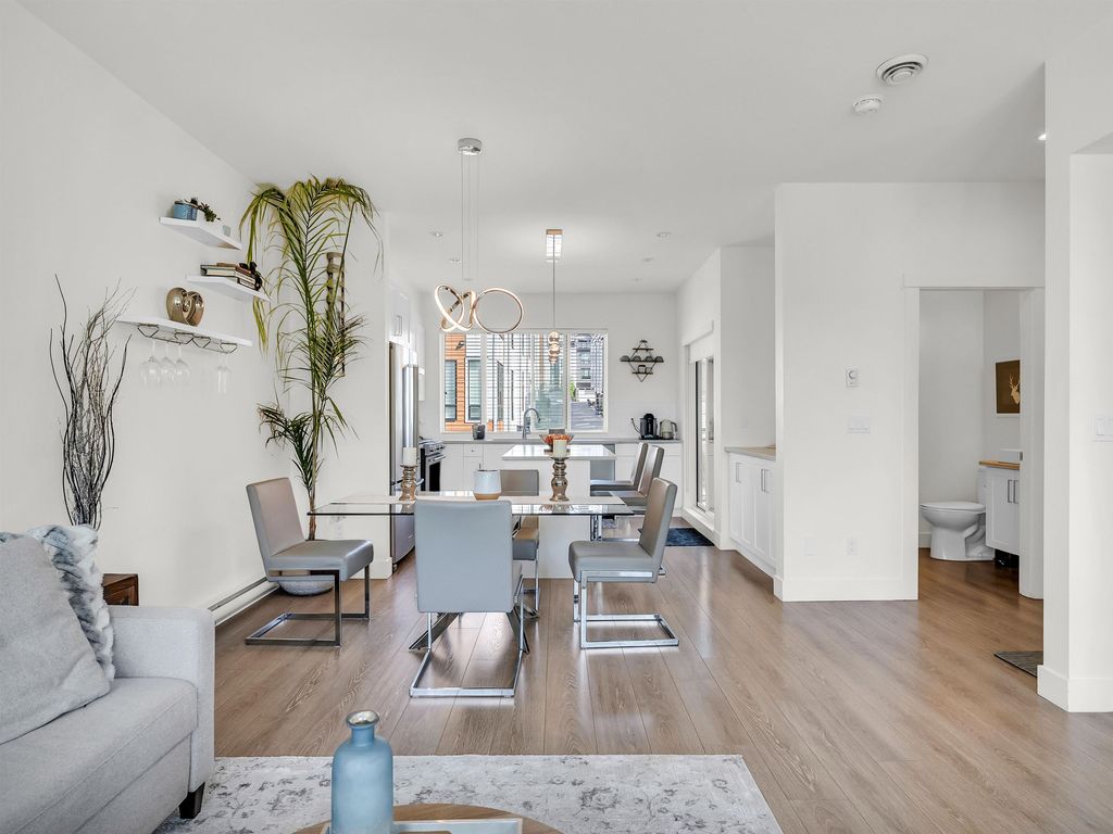 listing image 1104161392683530376