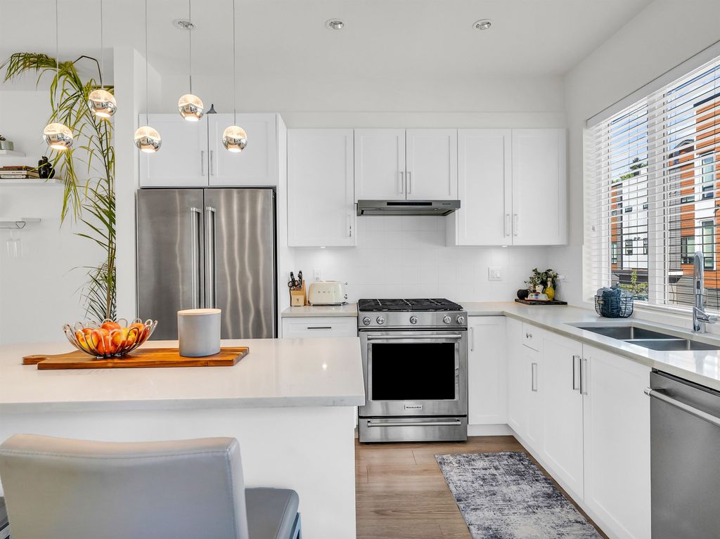 listing image 1109939022513173876