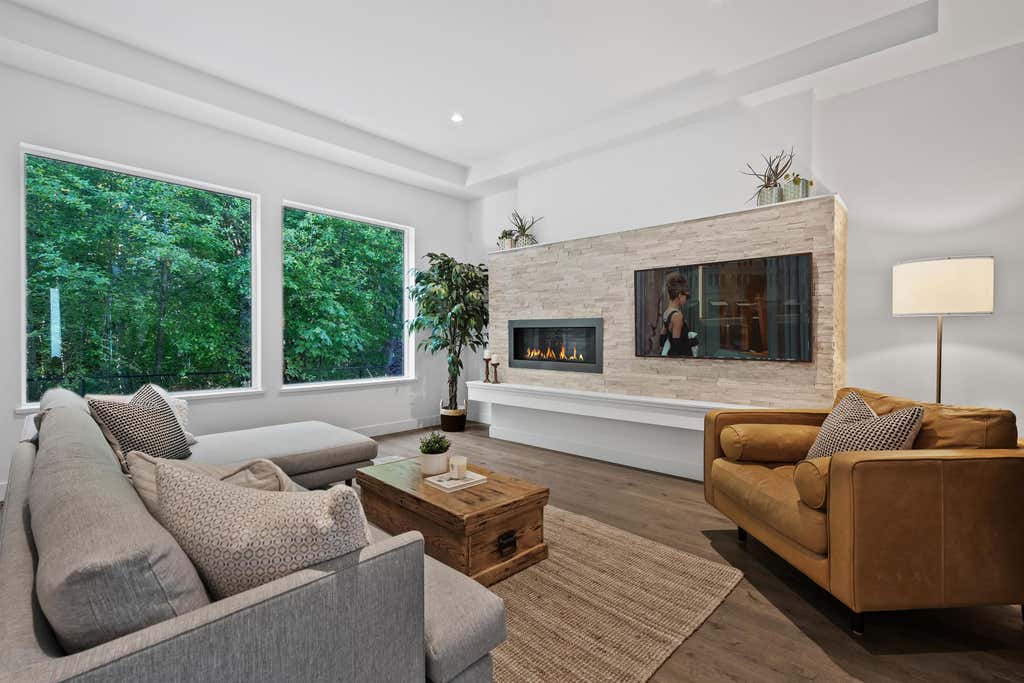 39355 FALCON CRESCENT
