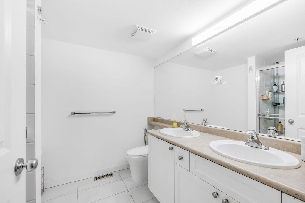 listing image 1103631909876072946
