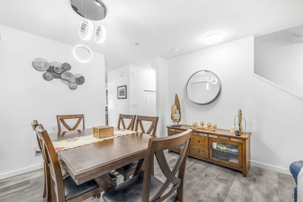 listing image 1109534424425673377