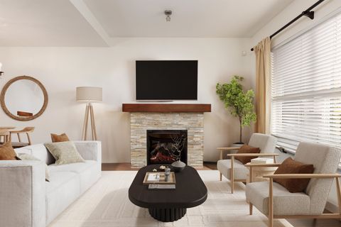 307 E 15th Street 4 North Vancouver BC V7L 2R6