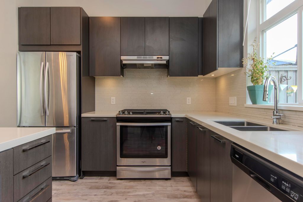 listing image 1104637081960397181