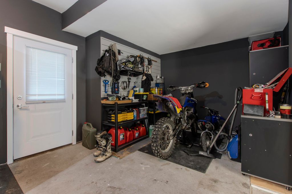 listing image 1100654096133123502