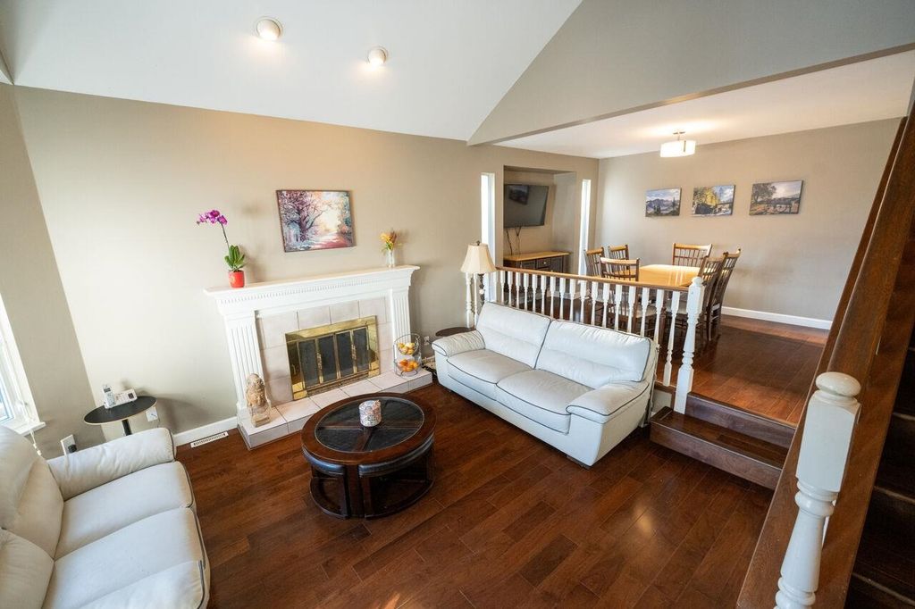 listing image 1104674494332817503