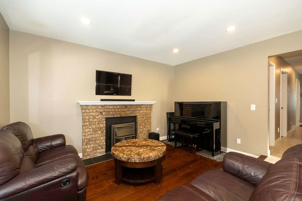 listing image 1102536951609696855