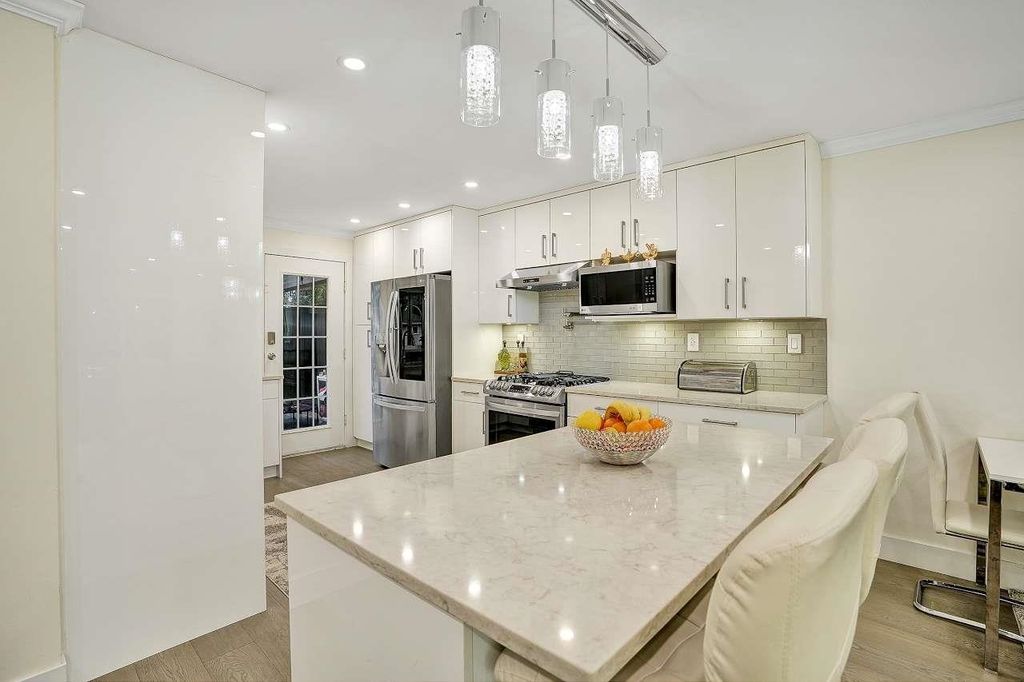listing image 1105103826116964520