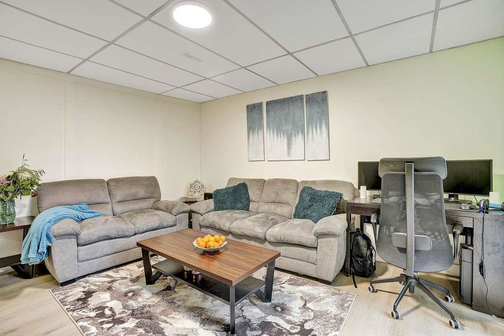 listing image 1109158826354121451