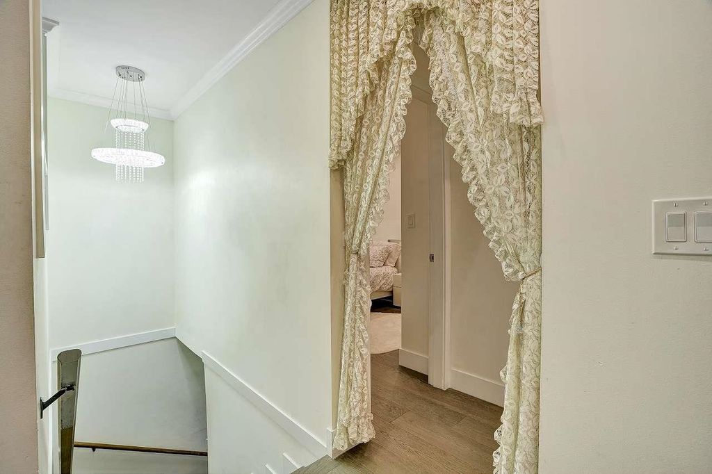listing image 1100272529562789114