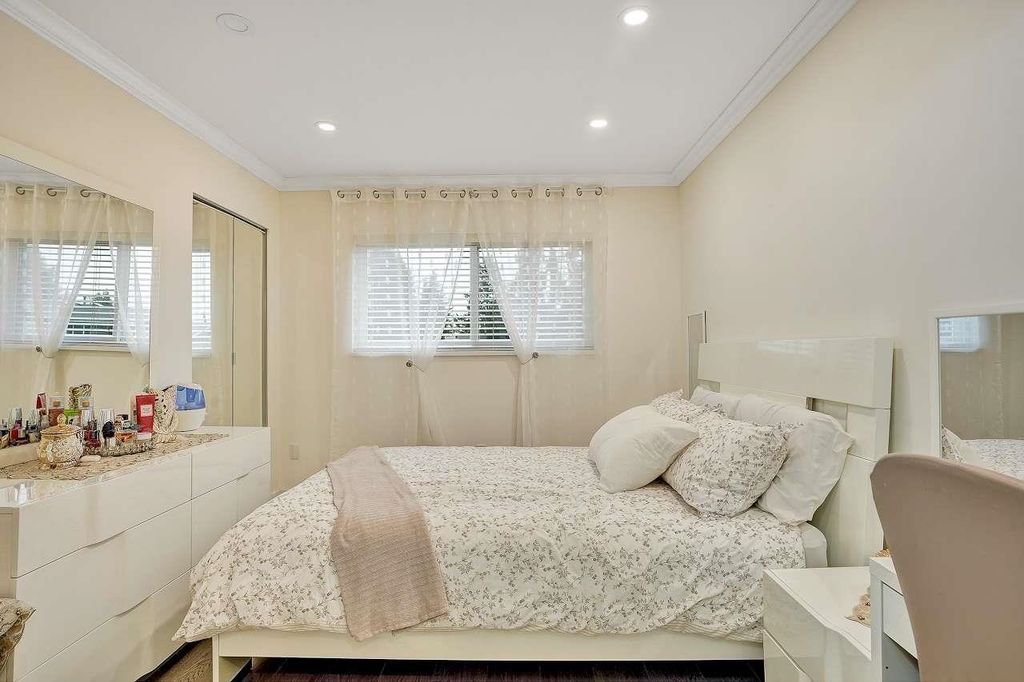 listing image 1104334735828038107