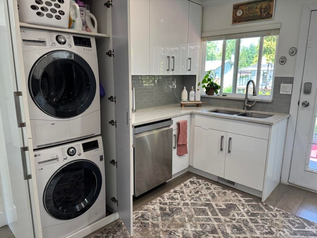 listing image 1104221936525230723