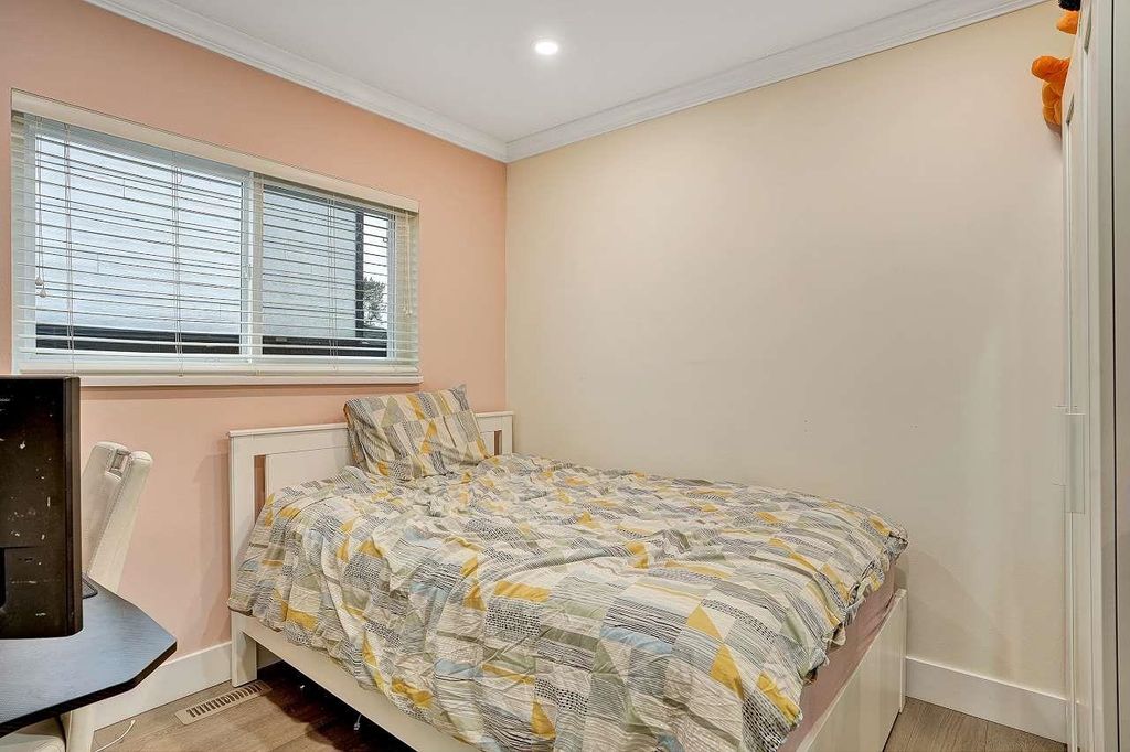 listing image 1100902296877669599