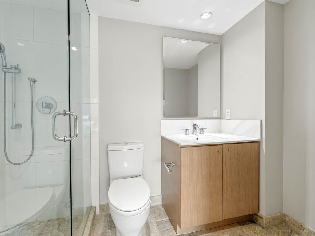 listing image 1102004539848750692