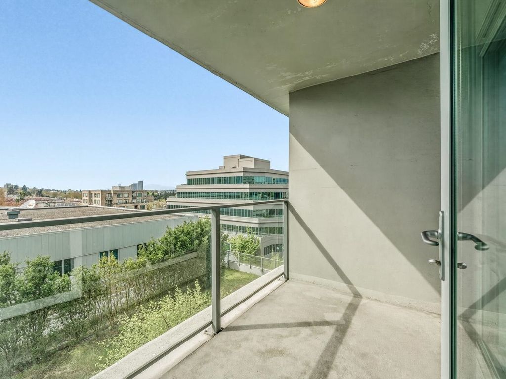 listing image 1102556356909410380
