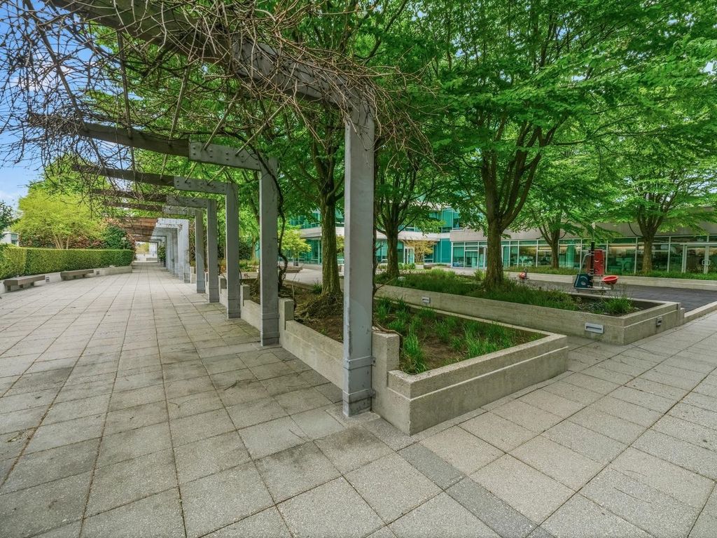 listing image 1109506491969812373