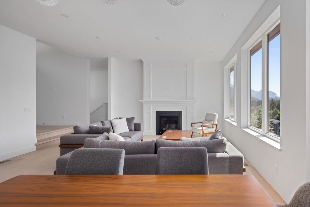 listing image 1104081097246168903