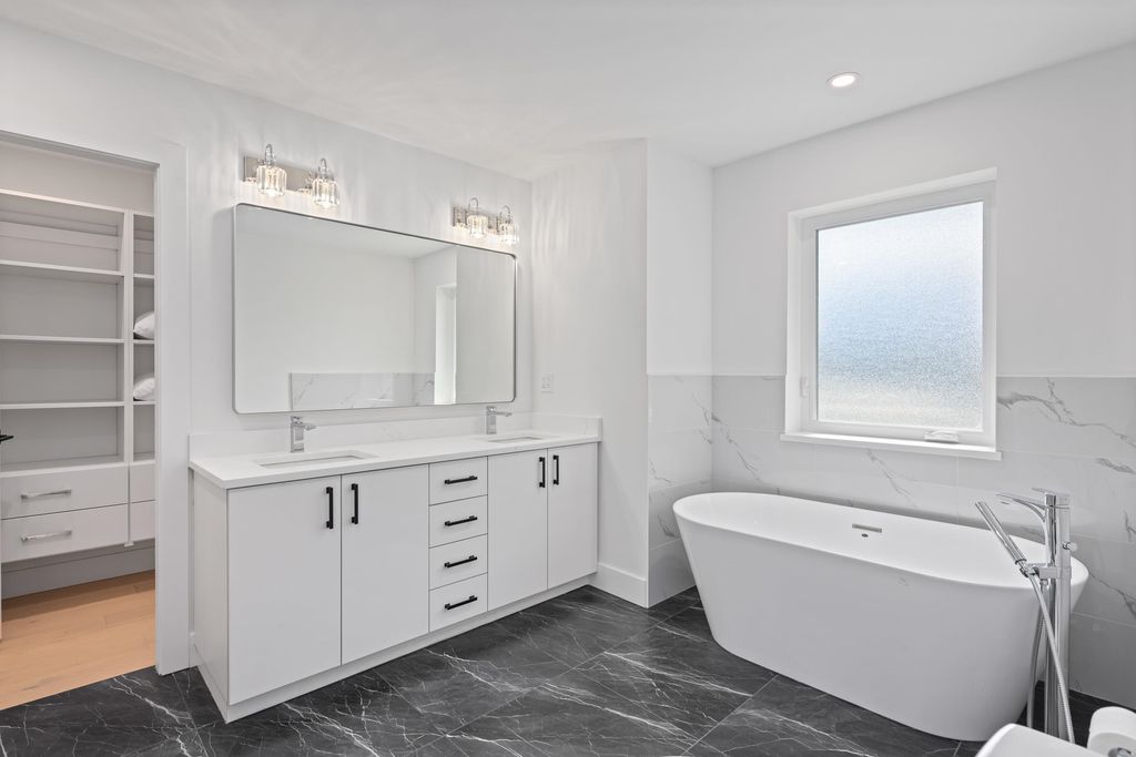 listing image 1102088754980587578