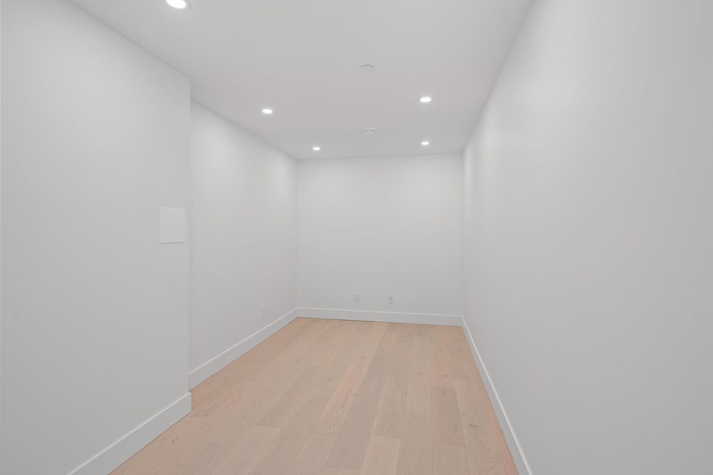 listing image 1107909417318655670