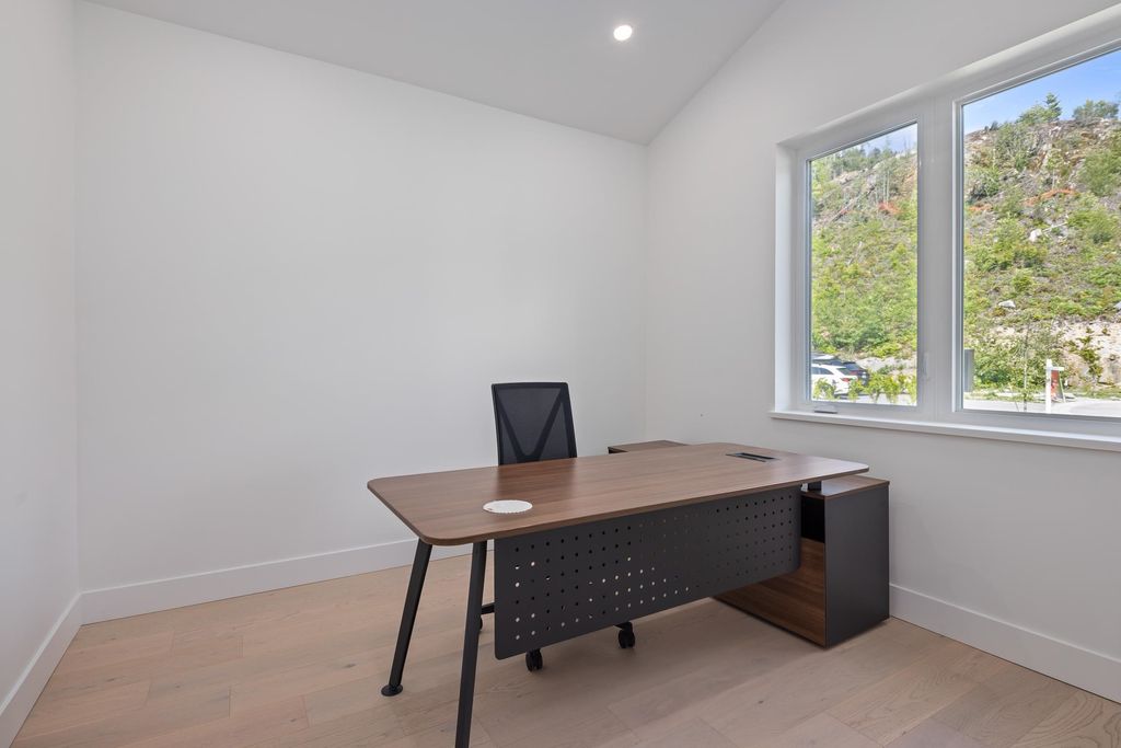 listing image 1100364219743626682