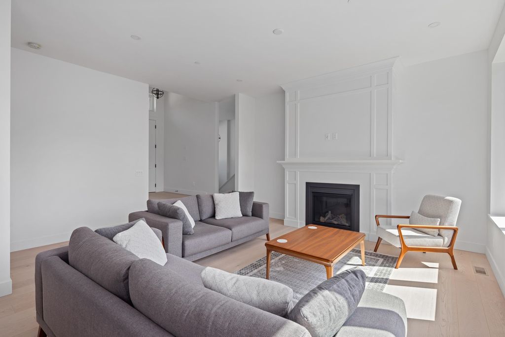 listing image 1107516922715010437