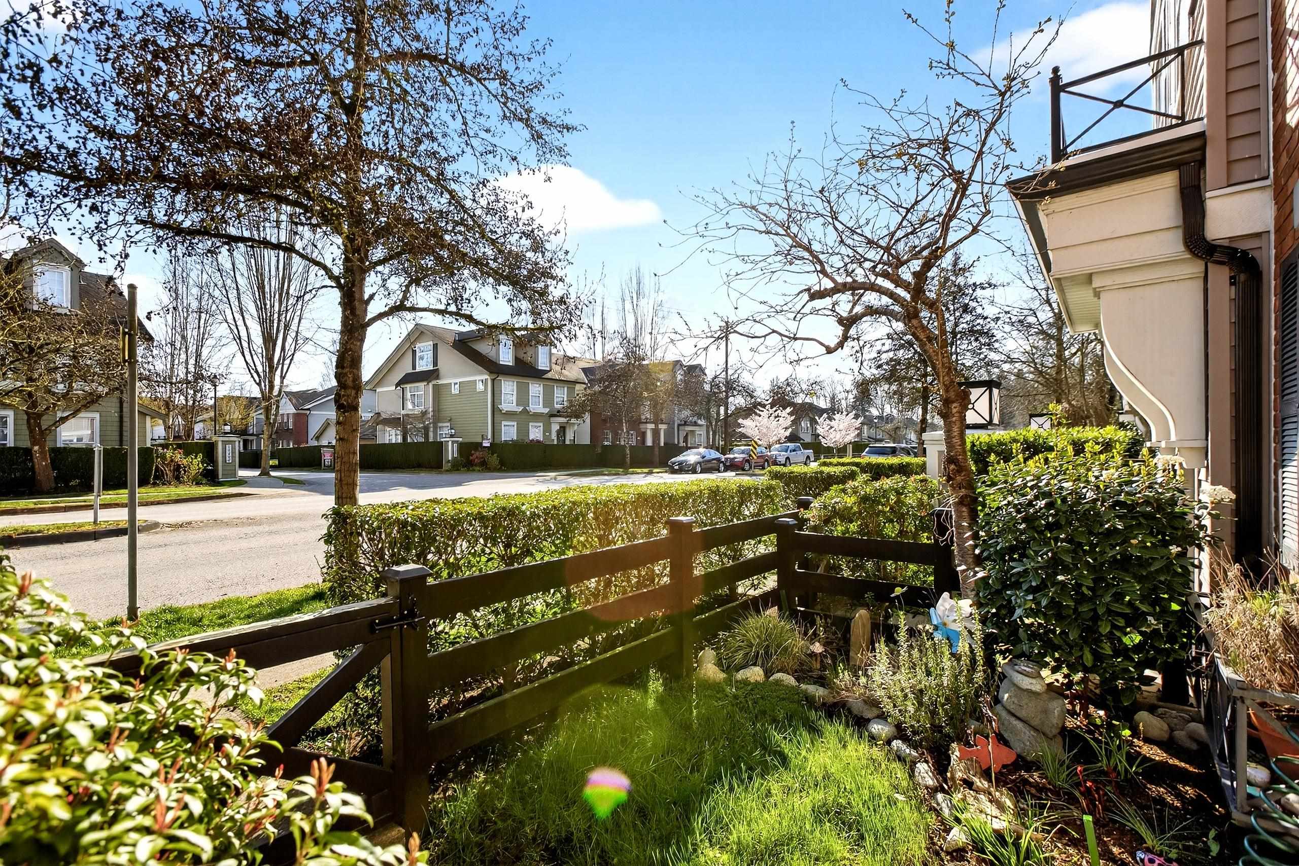 11067 Barnston View Road 35