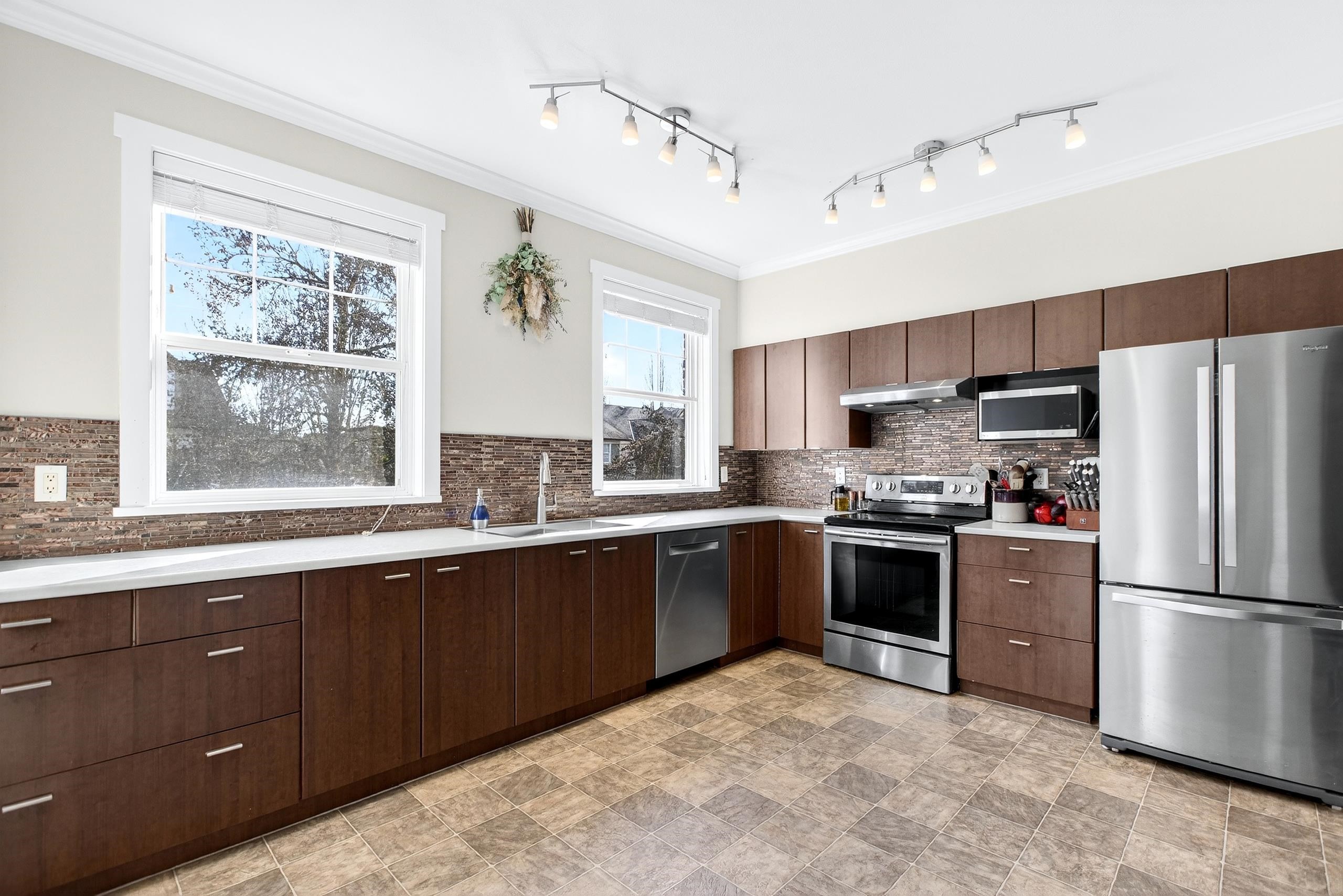 11067 Barnston View Road 35