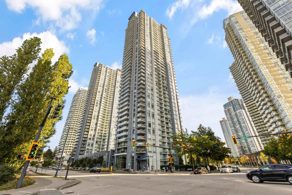 Photo of 13696 100 Avenue #2611, Surrey, BC V3T 0L5 (MLS # R3171820)