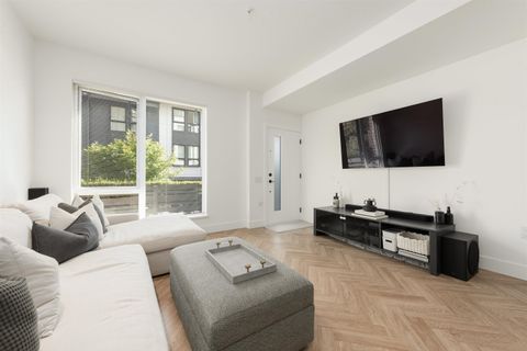 9278 Slopes Mews 3 Burnaby BC V5A 0G1