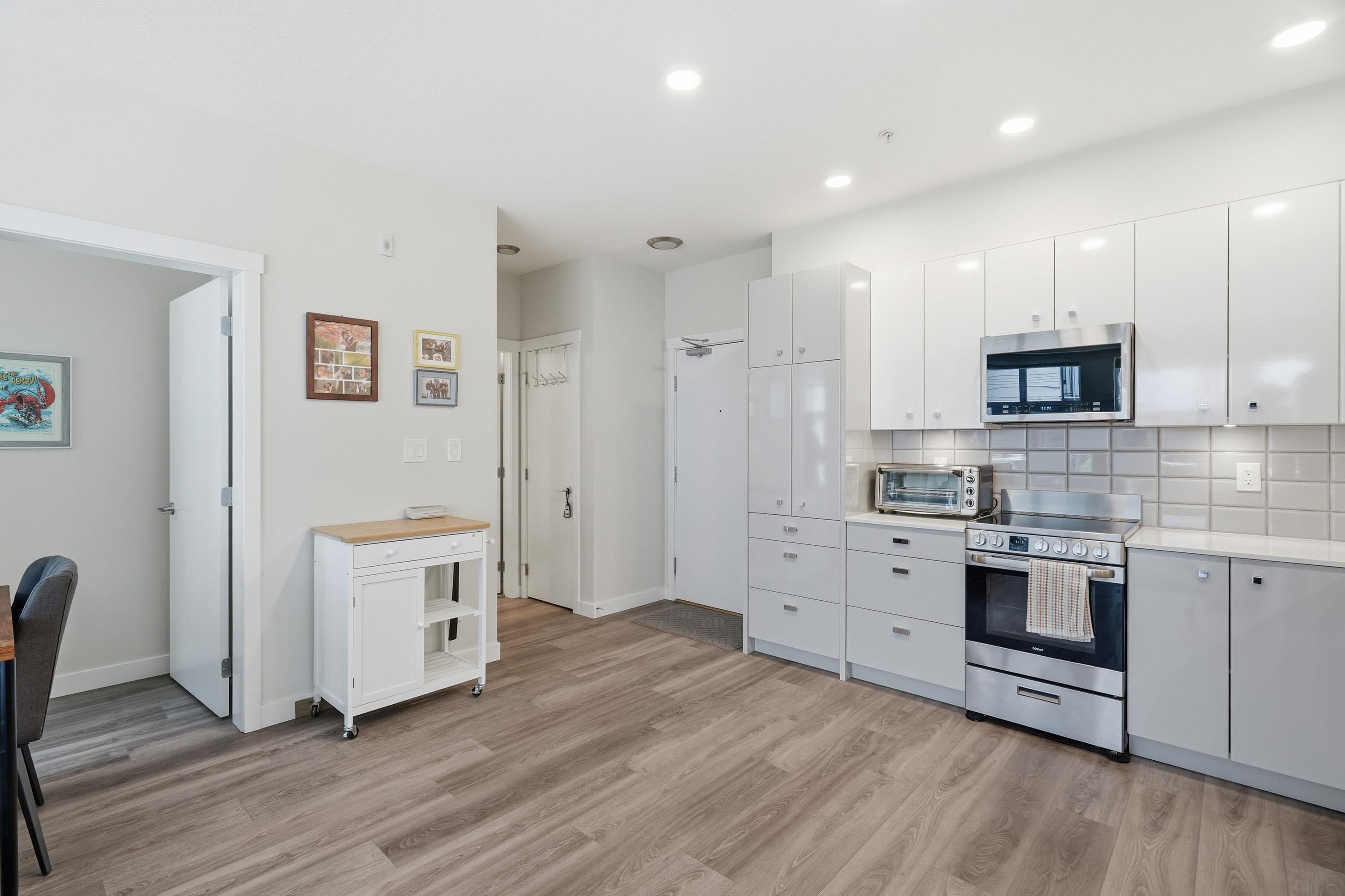 10838 Whalley Boulevard 211
