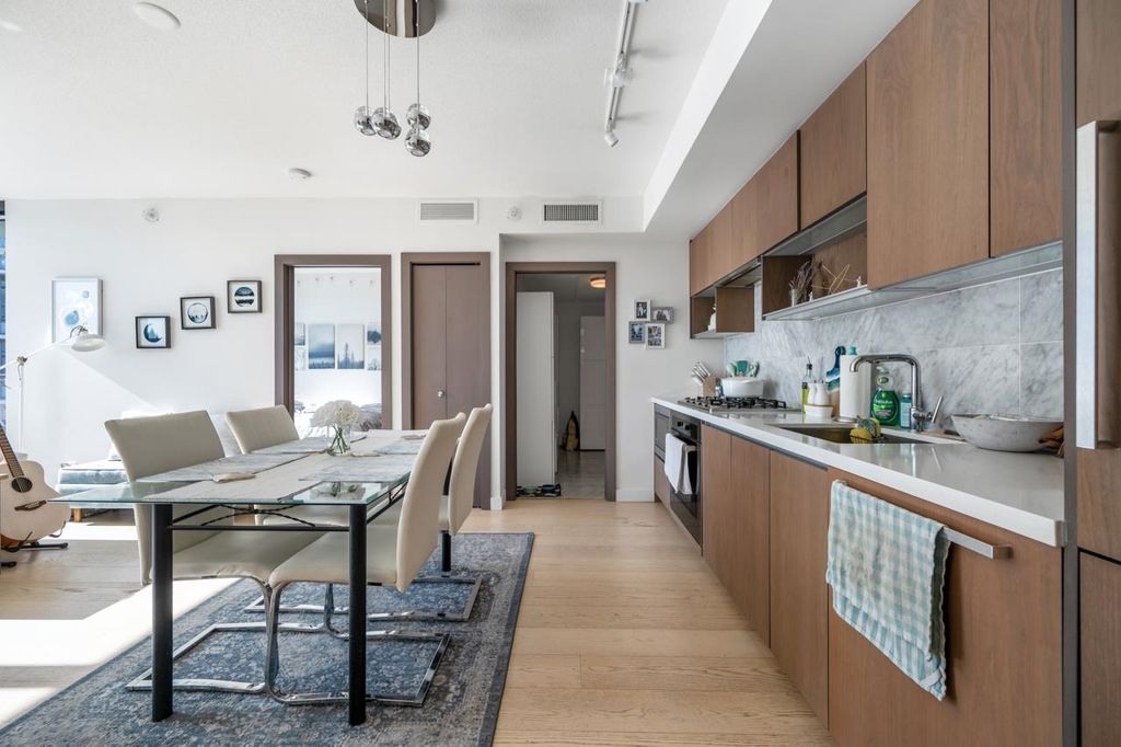 listing image 1104410401563957568